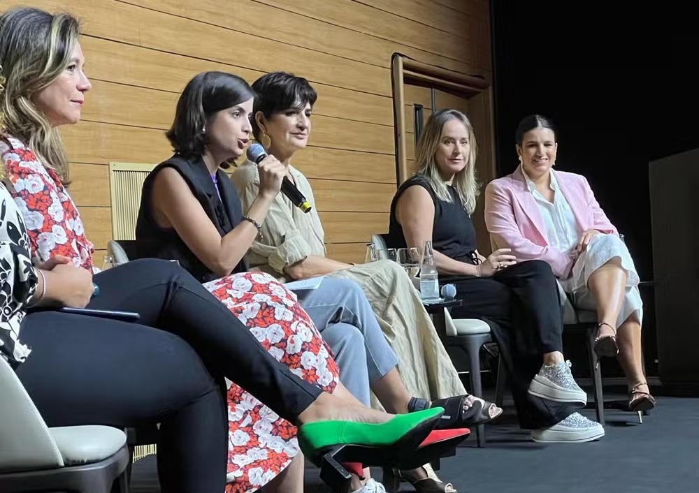 Em evento com mulheres, Tabata cita Marta e Erundina como exemplo na poltica