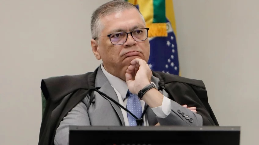 Dino defende diploma obrigat�rio para o exerc�cio do jornalismo
