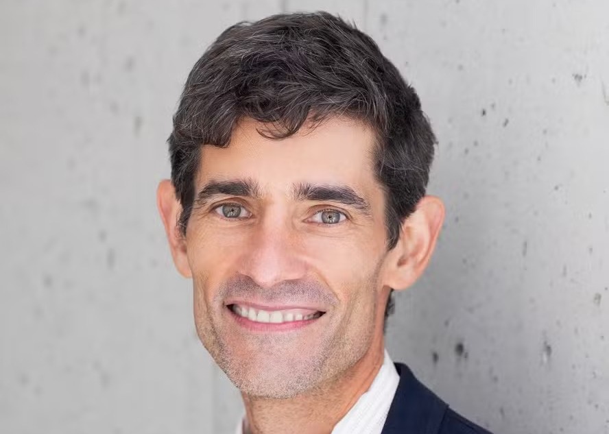 'A IA cria muito mais emprego do que elimina', diz CEO da revista The Atlantic