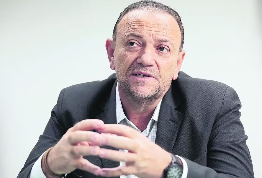 Novo presidente do PT, Edinho Silva diz que melhora na popularidade vai manter aliados com Lula