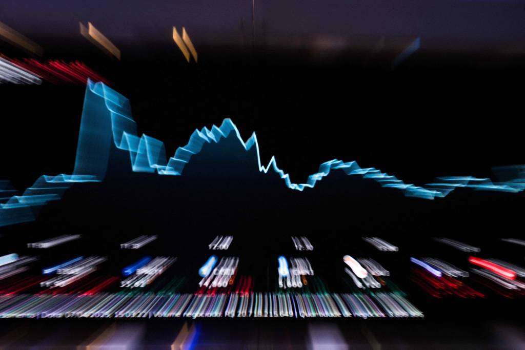 Investidores relatam perdas de milhares de reais em COEs de Ambipar e Braskem
