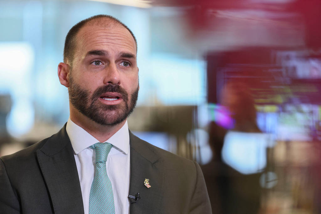 Eduardo Bolsonaro fala em lançar candidatura ao Planalto mesmo dos EUA para minar Tarcísio