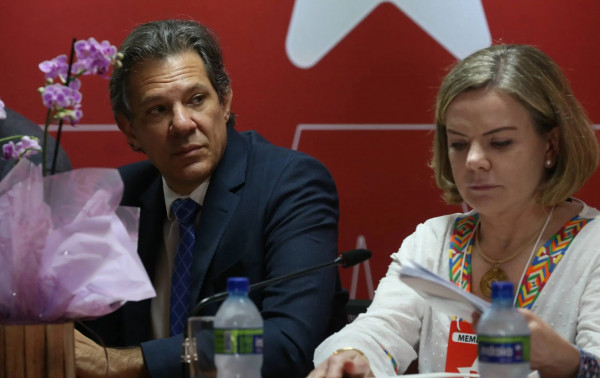 'Me d� vontade de pegar o bon�', foi a rea��o de Haddad a Gleisi