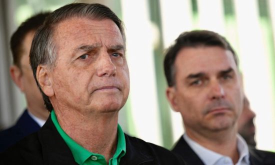 Com Lula favorito, Flávio Bolsonaro desidrata a candidatura de Tarcísio, por Luiz Carlos Azedo
