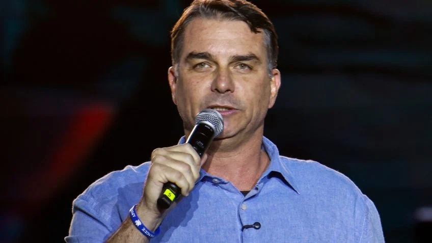 Flávio diz que Kassab 'entregou o jogo' e associa PSD a Lula