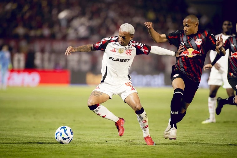 Com vitria do Flamengo e empate do Cruzeiro, esquenta a briga pela liderana do Brasileiro