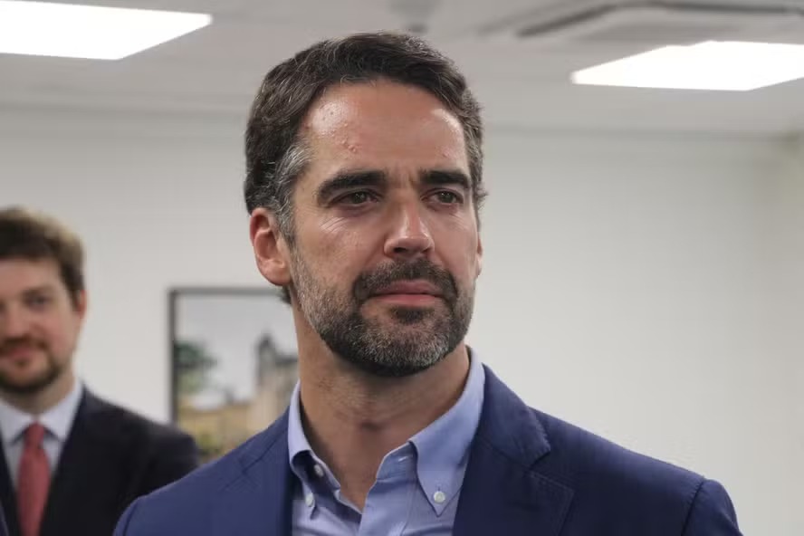 Eduardo Leite diz que fica no governo do RS caso Kassab escolha Caiado como pré-candidato a presidente