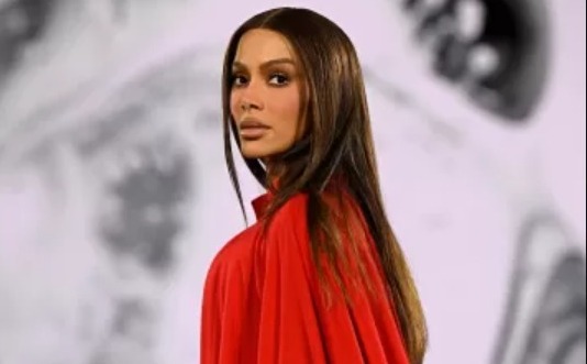 Tas Arajo e Anitta se unem a Kendall e Viola Davis em desfile em Paris
