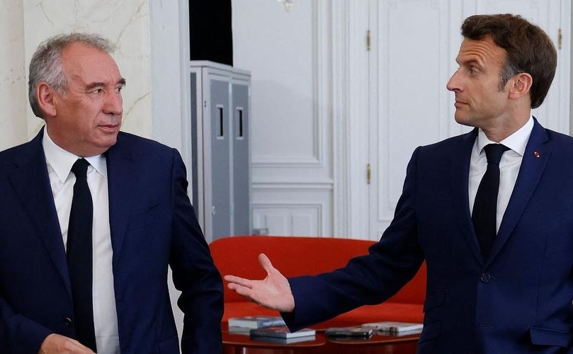 DIRECT Vote de confiance. 364 votes contre, Franois Bayrou remettra sa dmission mardi matin. Suivez les ractions