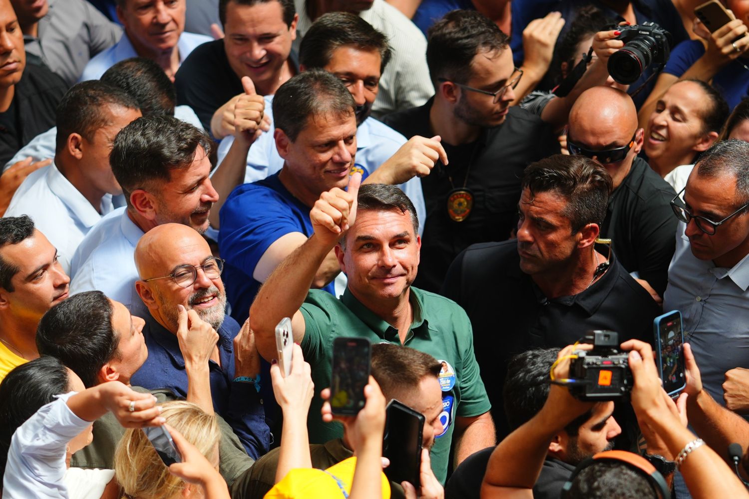 Tarcísio 'zerou o jogo' com a família Bolsonaro, avaliam aliados do governador