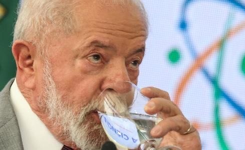 Genial/Quaest: Lula venceria nomes da direita no 2º turno, incluindo Flávio