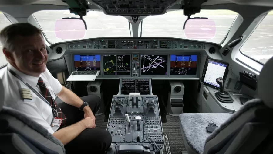Por que os pilotos anunciam 'tripulao, 10 mil ps' durante os voos?