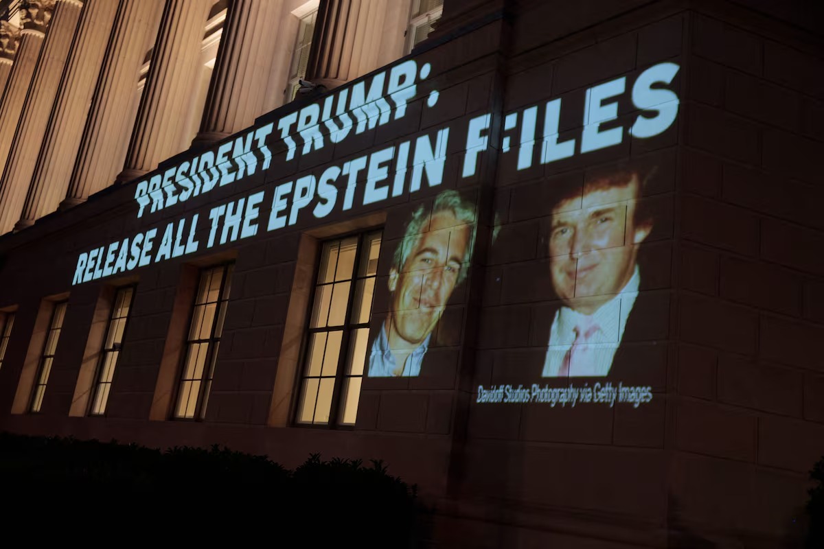 Trump foi informado em maio que seu nome est nos arquivos de Jeffrey Epstein