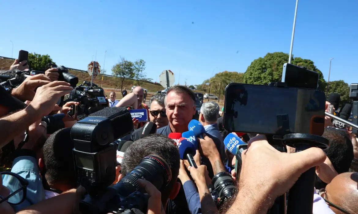Defesa de Bolsonaro tem at as 21h13 para enviar explicaes a Moraes