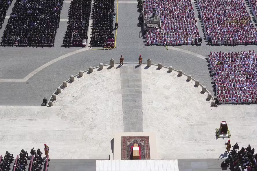Veja como foi a cerimnia de despedida de papa Francisco