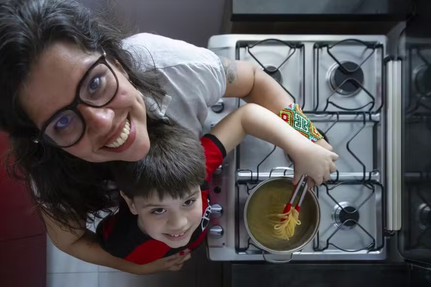 Bar da Frente: dona do boteco eleito o melhor do Rio faz mais amigos que bolinhos: 'Gosto de gente'; conhea Mariana Rezende