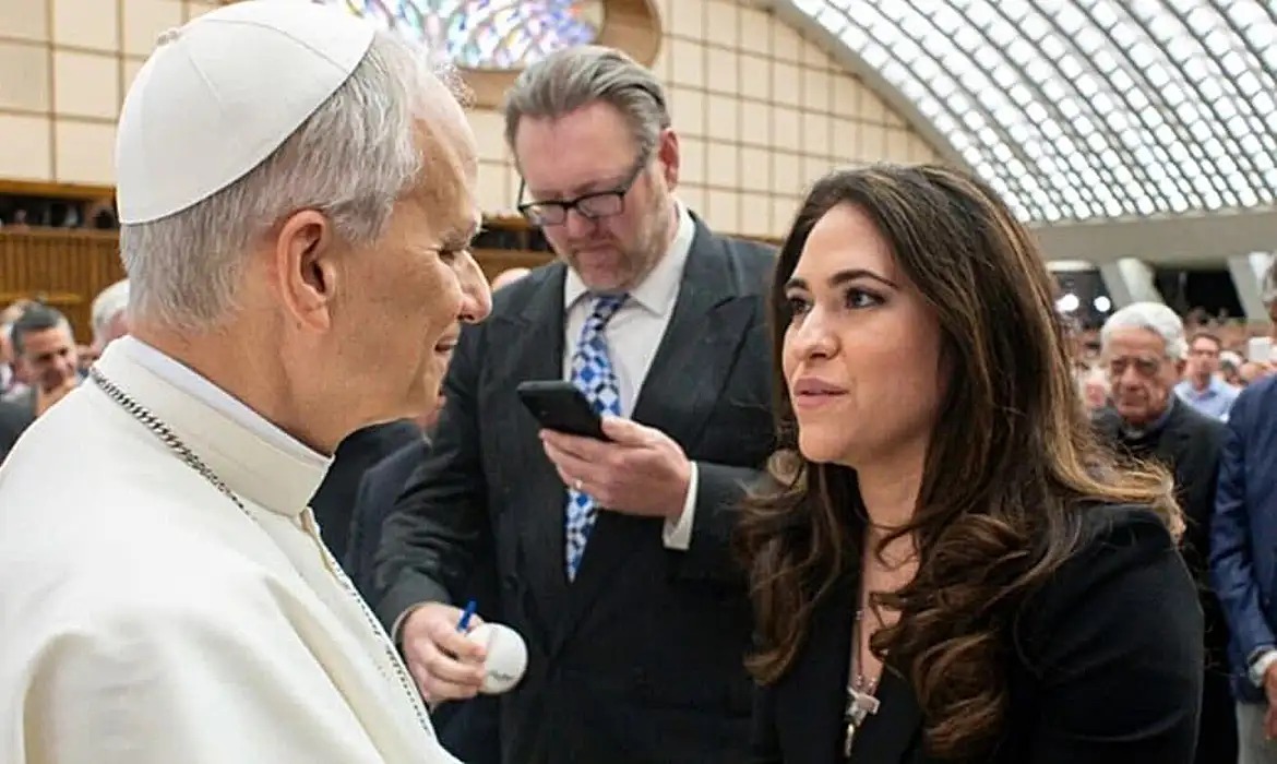 Papa nomeia primeira mulher para liderar comunica��es do Vaticano