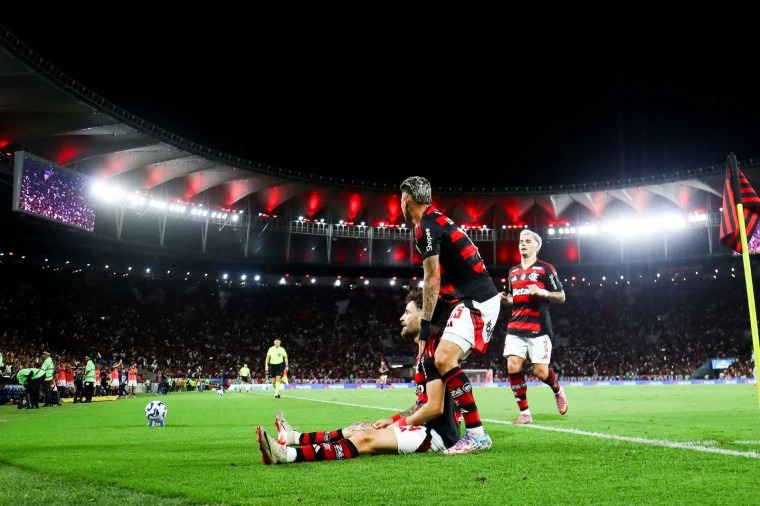 Com vitória do Flamengo e derrota do Palmeiras, briga pelo título do Brasileirão volta a embolar