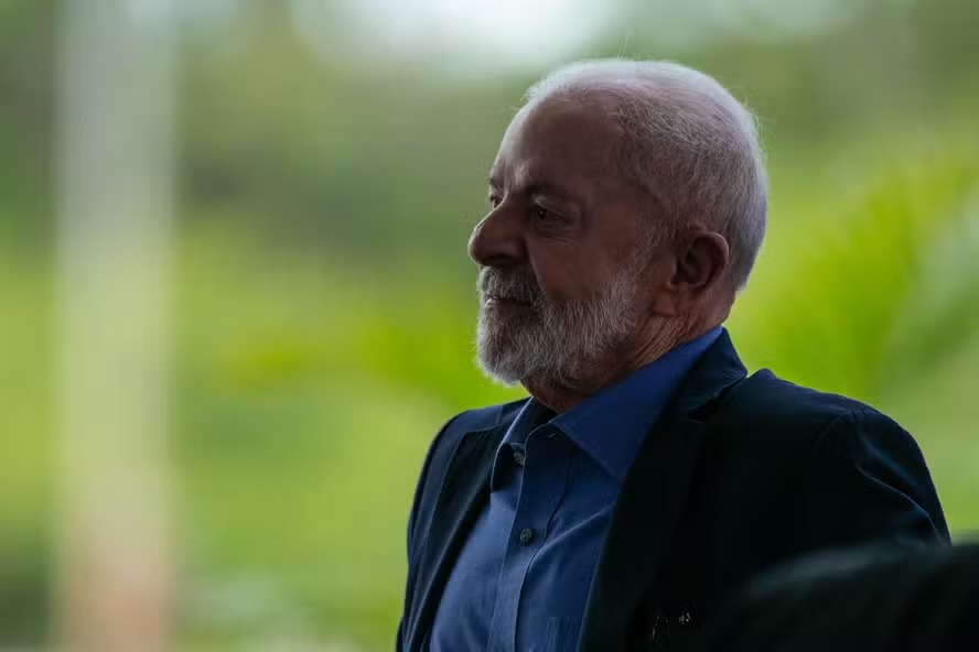 Para evitar debandada precoce e disputa interna, Lula muda estratgia e passa a confirmar candidatura  reeleio