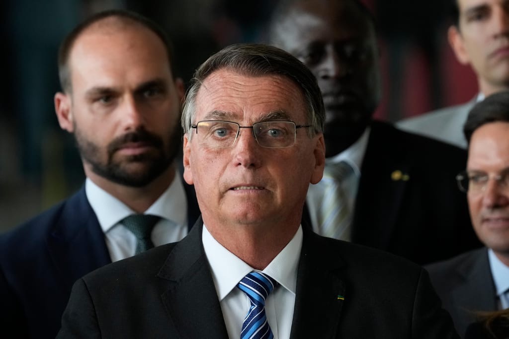 Estado de sade de Bolsonaro agravou-se. Ex-presidente brasileiro permanece nos cuidados intensivos