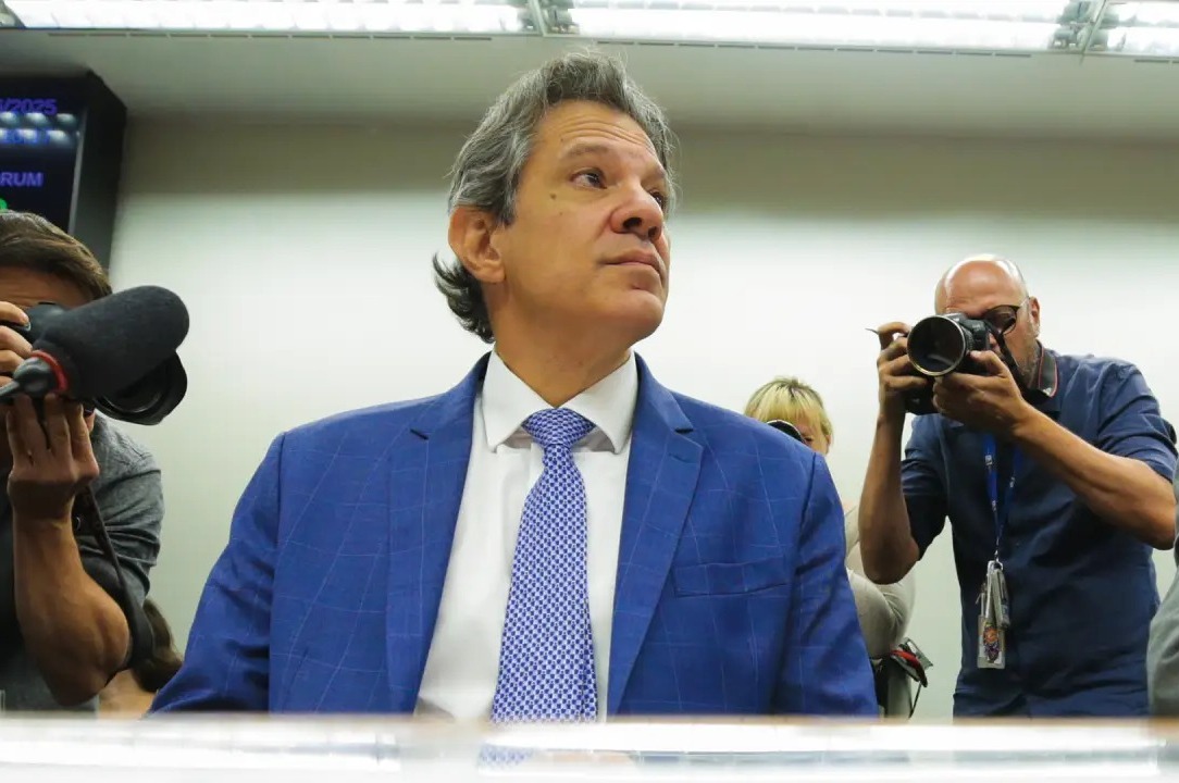 Em meio a dificuldades, Haddad enfrenta pressão para ser candidato em 2026
