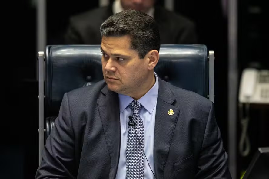 Alcolumbre tenta acordo para votar legalização de bingos e cassinos nas próximas semanas