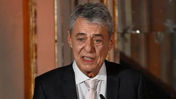 O que  a hidrocefalia de presso normal, que motivou cirurgia em Chico Buarque