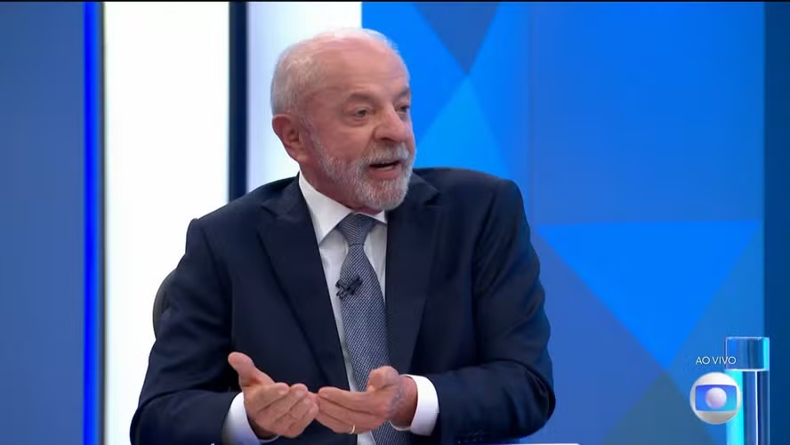 Com rua cheia e medidas, Lula não sai do lugar