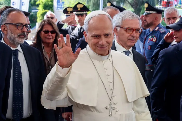Cirurgia do papa Leão XIV é concluída com sucesso