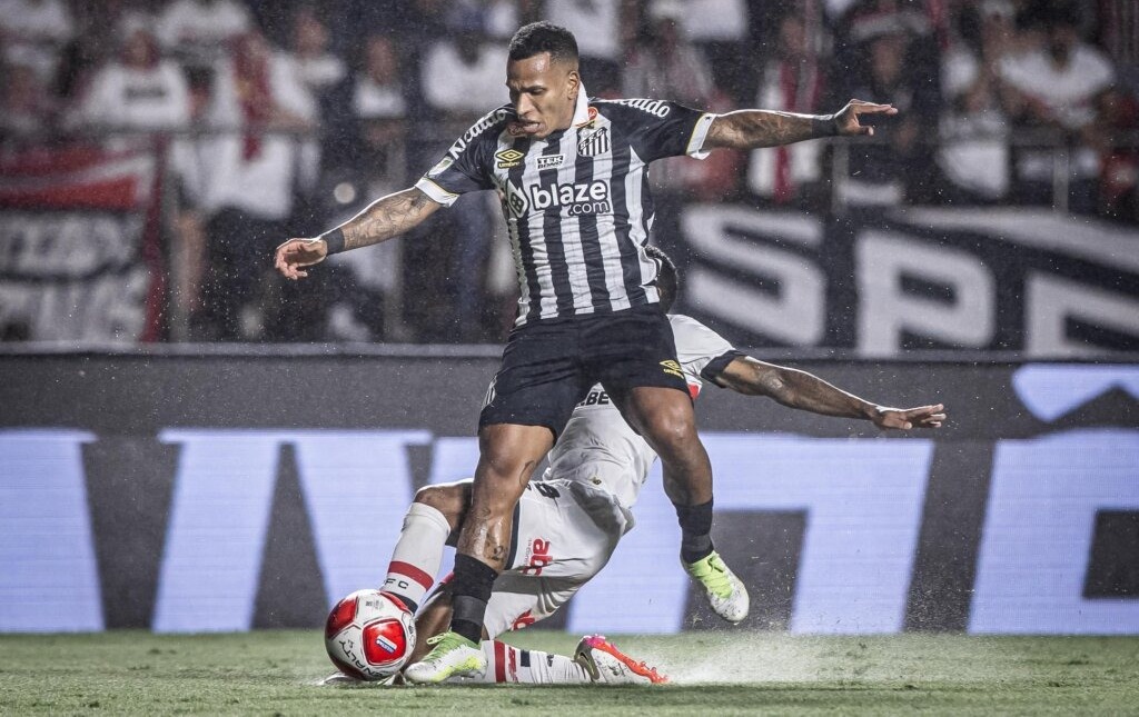 Santos derrota o So Paulo e Corinthians goleia Botafogo de Ribeiro Preto