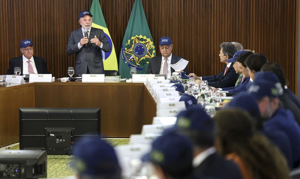 Lula reafirma soberania e diz que Brasil no aceitar ofensas