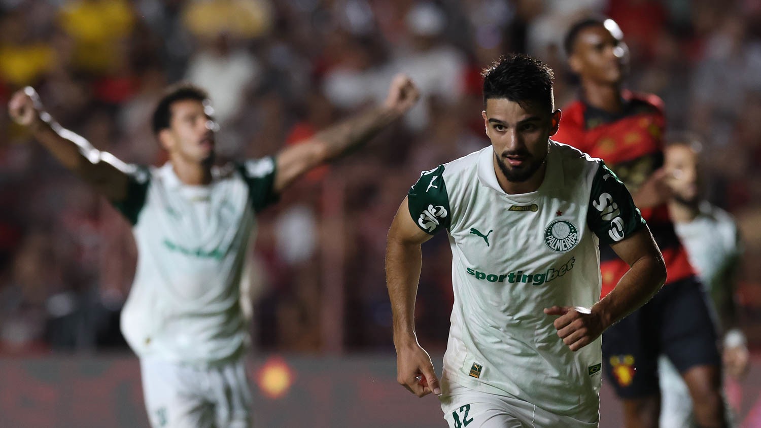 Palmeiras vence com pnalti polmico; So Paulo e Santos apenas empatam no Brasileiro