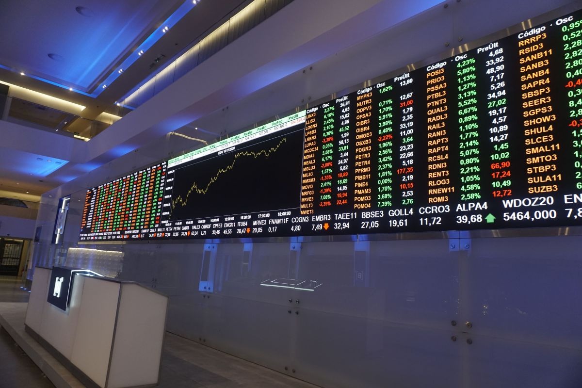 Ibovespa fecha acima dos 190 mil pontos pela 1� vez; d�lar cai a R$ 5,17