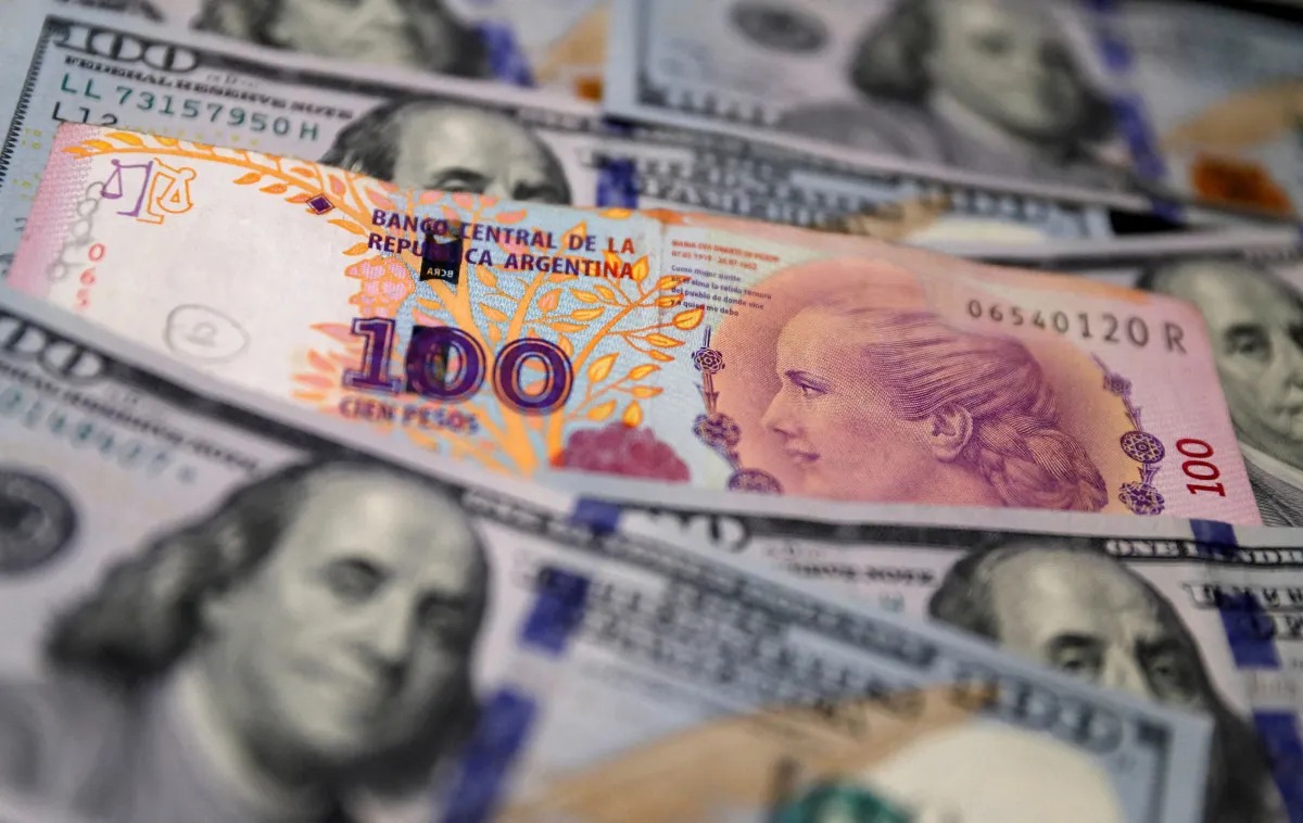 Peso argentino salta 10% após vitória de partido de Milei em eleições