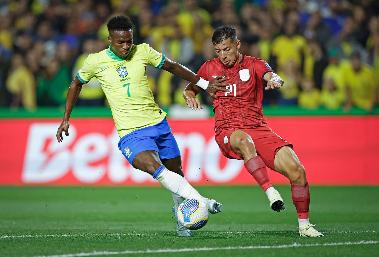 Brasil e Equador se enfrentam nesta quinta, na estreia do treinador Carlo Ancelotti