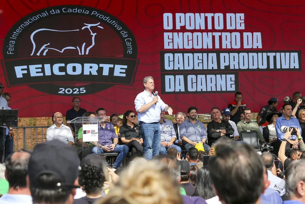 Bolsonaro faz acenos a Kassab e elogia Tarcísio, a quem diz que dará 'aula particular' de política