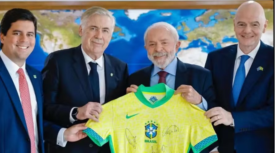 A brincadeira de Lula com Ancelotti na reuni�o com o presidente da Fifa