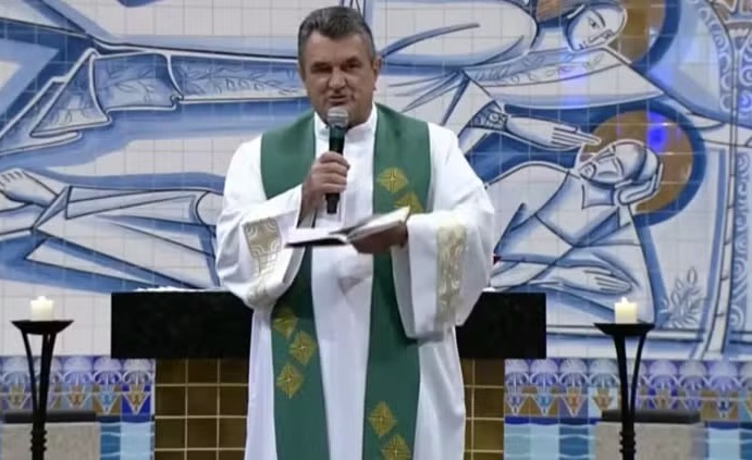 Sem citar Nikolas, padre critica marcha para Bras�lia em missa no Santu�rio de Aparecida
