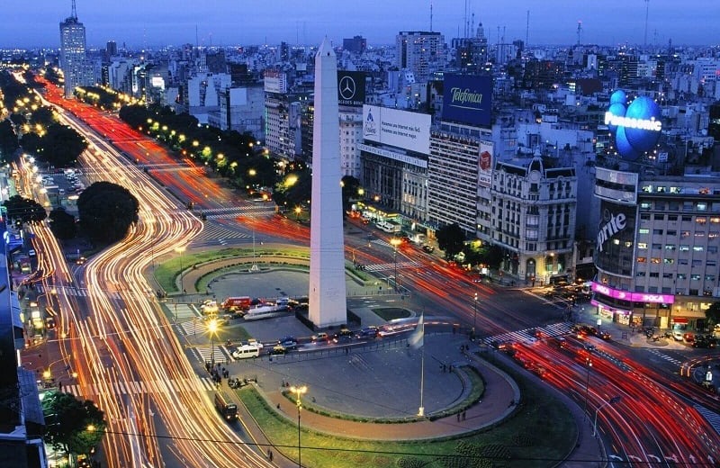 Saber usar o carto de crdito, com o dlar diferenciado, pode ser bom negcio no turismo argentino