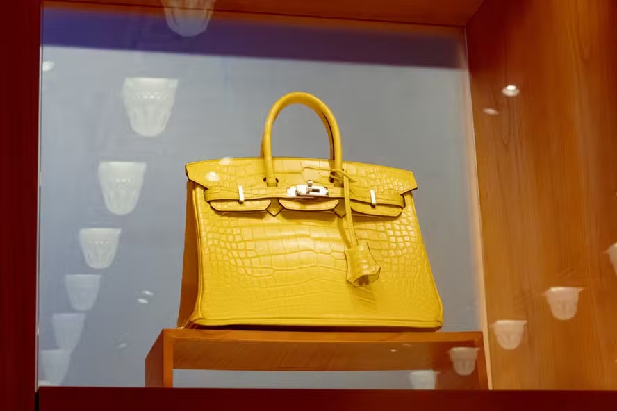 Mudana no ranking do luxo: Herms supera a LVMH e vira a maior grife do mundo, com R$ 1,65 tri