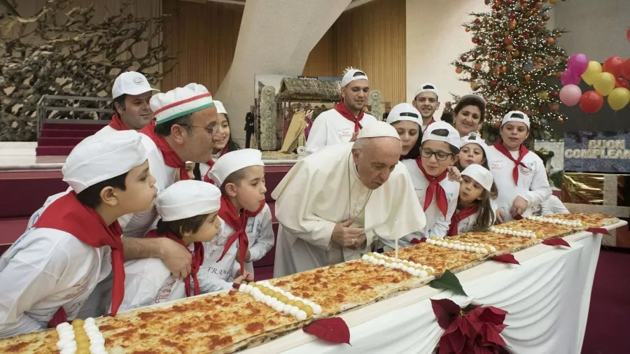 F de pizza e alfajor, papa Francisco levou poltica e esprito  mesa
