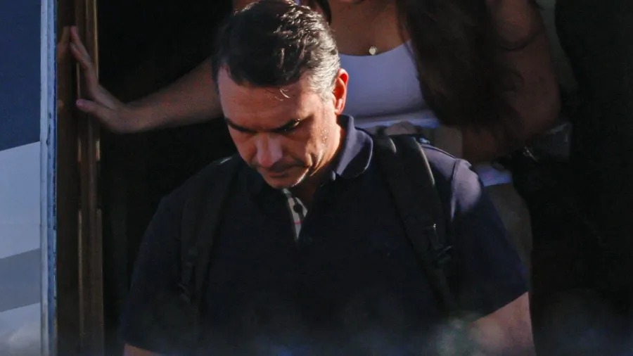 Em carta golpista, Flávio se diz 'presidente eleito' após perder eleição