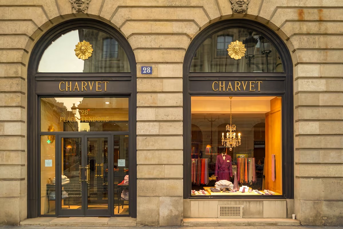 Grupo francês de luxo Chanel compra a mais antiga fabricante de camisas do mundo