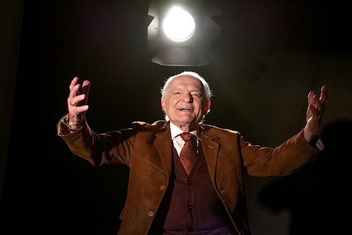 Othon Bastos encena em So Paulo monlogo ''No me entrego, no!'', Prmio Shell de Teatro