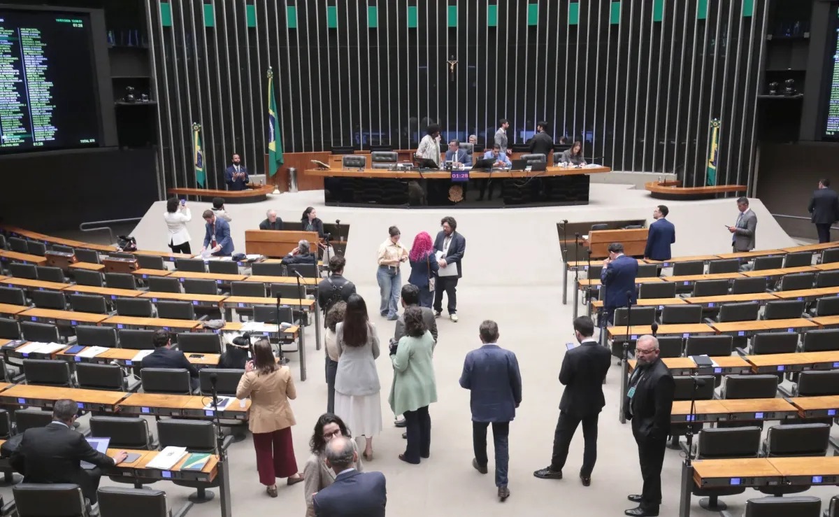 Ap�s adiamento, C�mara deve avan�ar hoje em pautas do esfor�o concentrado