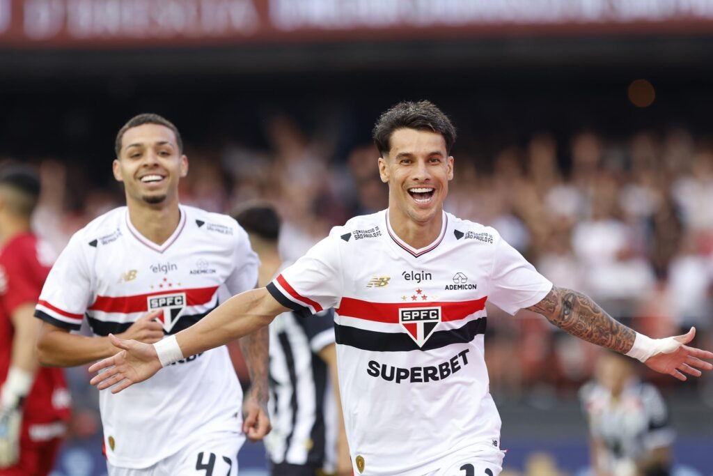 So Paulo derrota Santos e o Palmeiras assume a liderana do campeonato