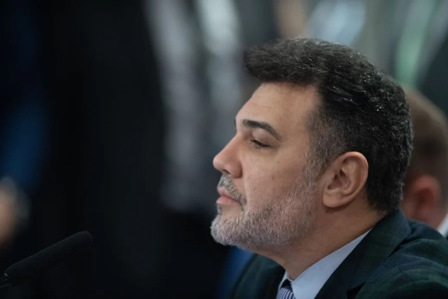 Feliciano 'lava roupa suja' com Flávio em reunião na Assembleia de Deus