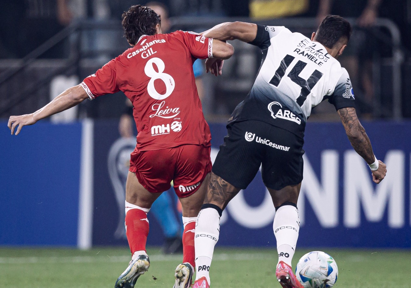 Corinthians sente desfalques e perde para o Huracn na estreia da Copa Sul-Americana