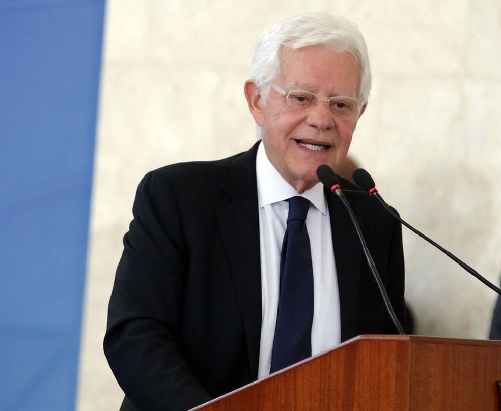 Moreira Franco lan�a livro com bastidores da pol�tica brasileira