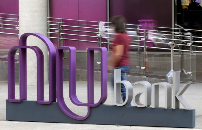 Nubank fecha aporte e passa a ser avaliado em US$ 30 bilhes